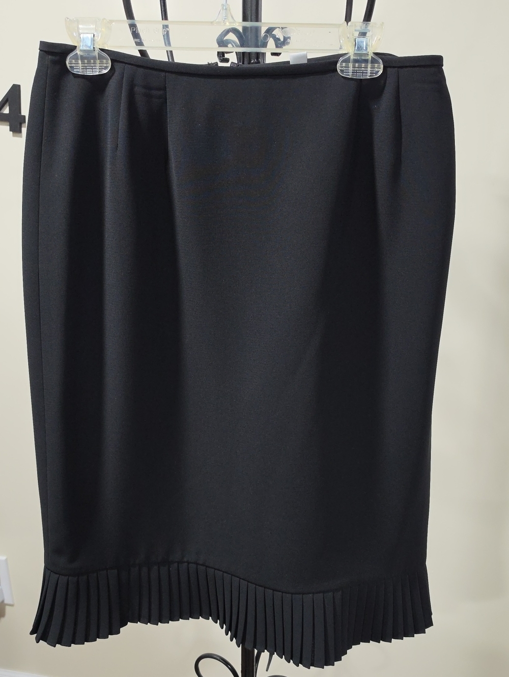 Le Suit Black Pleated-Hem Pencil Skirt